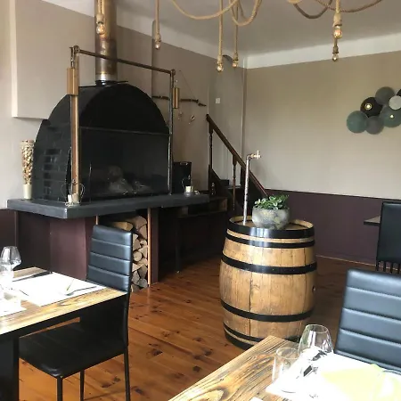 Du Grand Monarque Hotell *