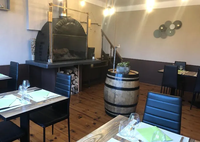 Du Grand Monarque Отель